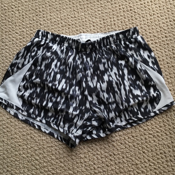 Nike running shorts - Picture 1 of 3
